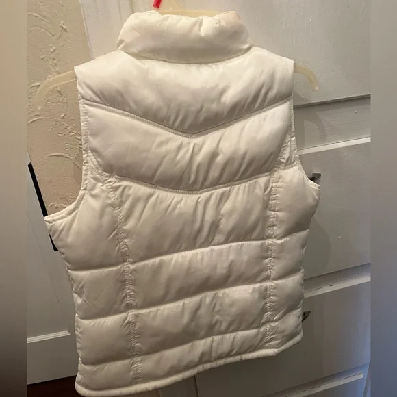 Off White Old Navy puffer vest, youth size same as women XS - Picture 2 of 3
